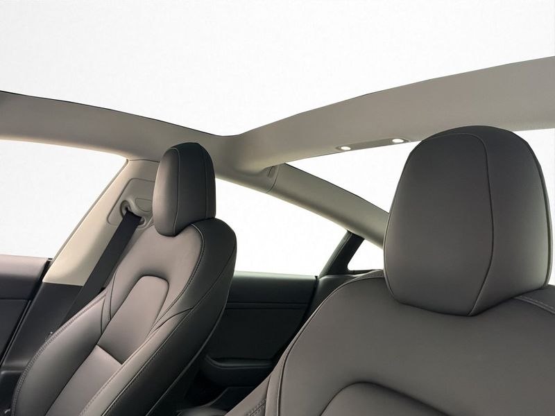 Tesla Model 3 bild 12