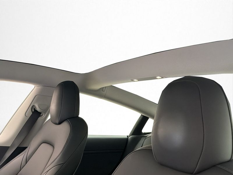 Tesla Model 3 bild 12