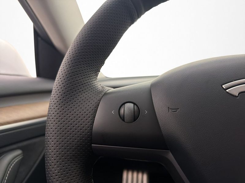Tesla Model 3 bild 14