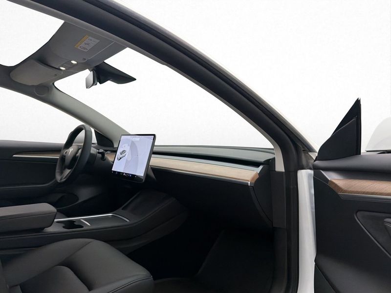 Tesla Model 3 bild 27