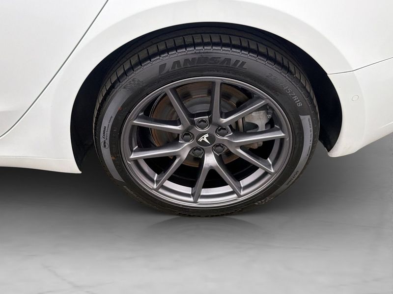 Tesla Model 3 bild 32
