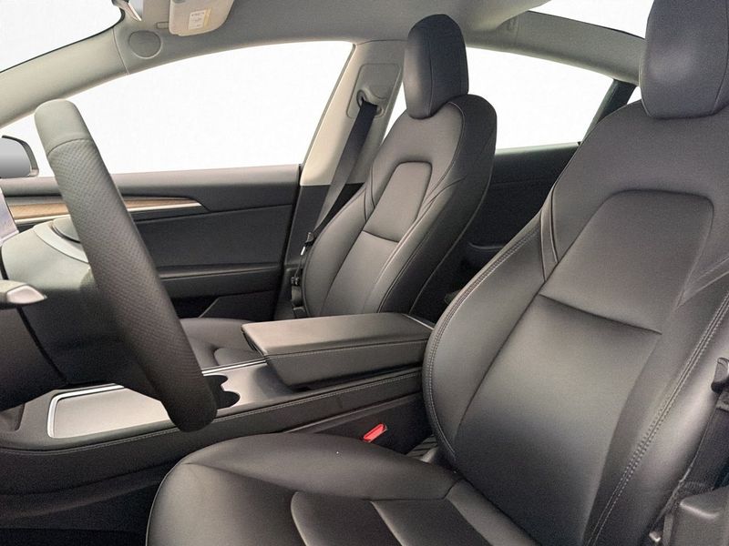 Tesla Model 3 bild 11