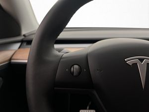 Tesla Model Y bild 15
