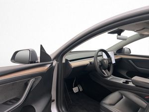 Tesla Model Y bild 11