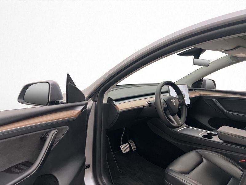 Tesla Model Y bild 11