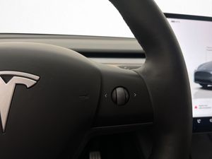 Tesla Model Y bild 16