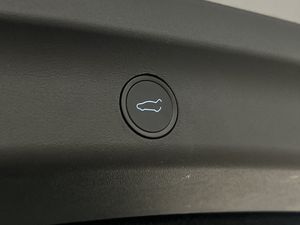 Tesla Model Y bild 32