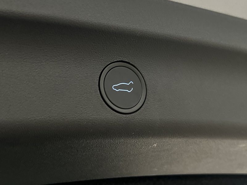 Tesla Model Y bild 32