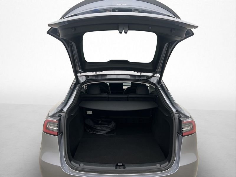 Tesla Model Y bild 31