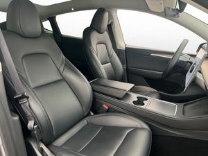 Tesla Model Y bild 28