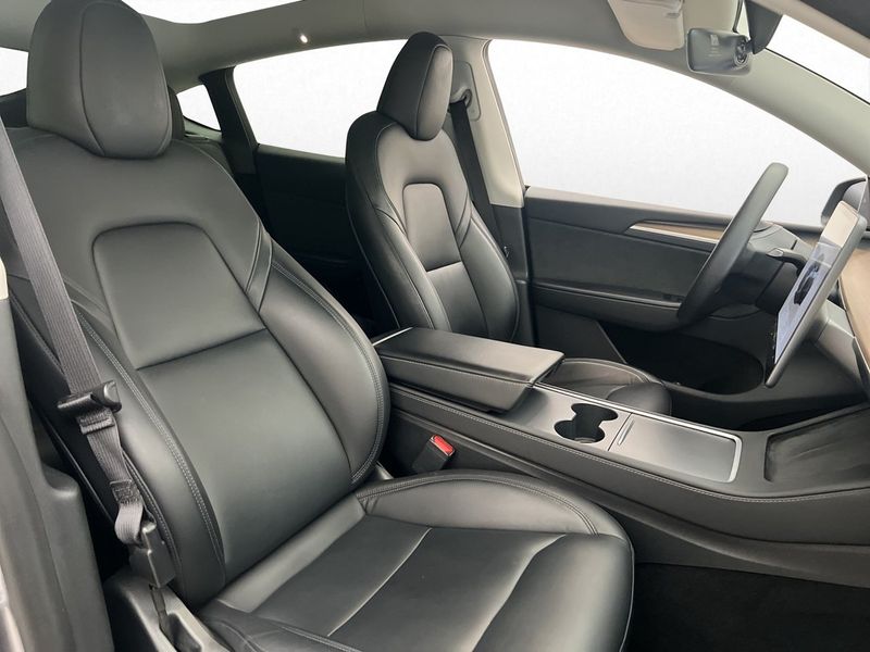 Tesla Model Y bild 28