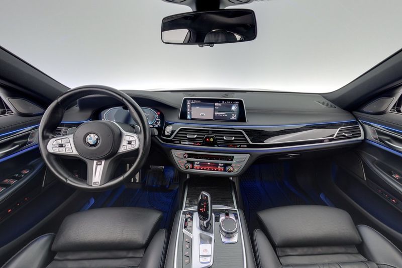 BMW 745 bild 13