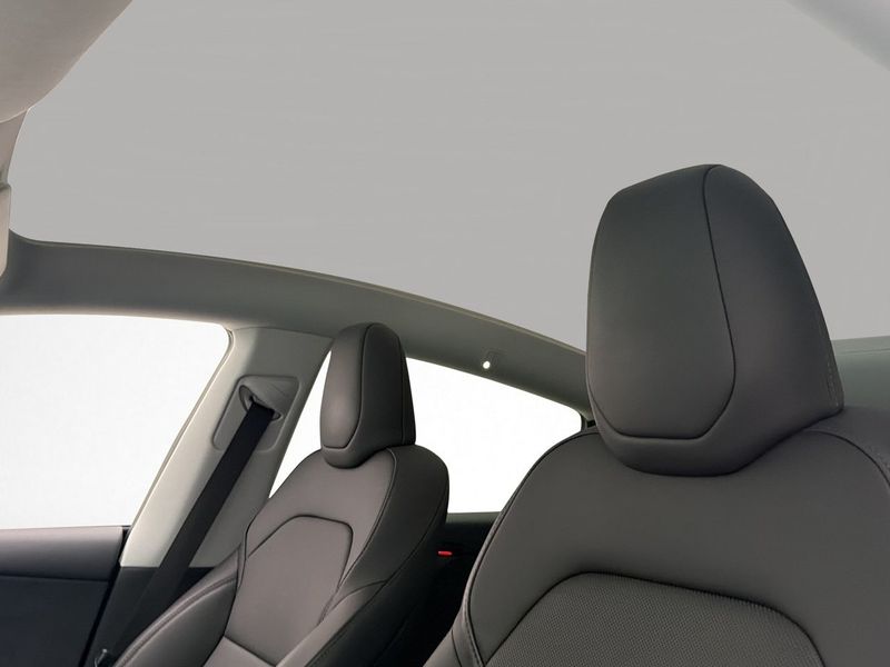 Tesla Model Y bild 37