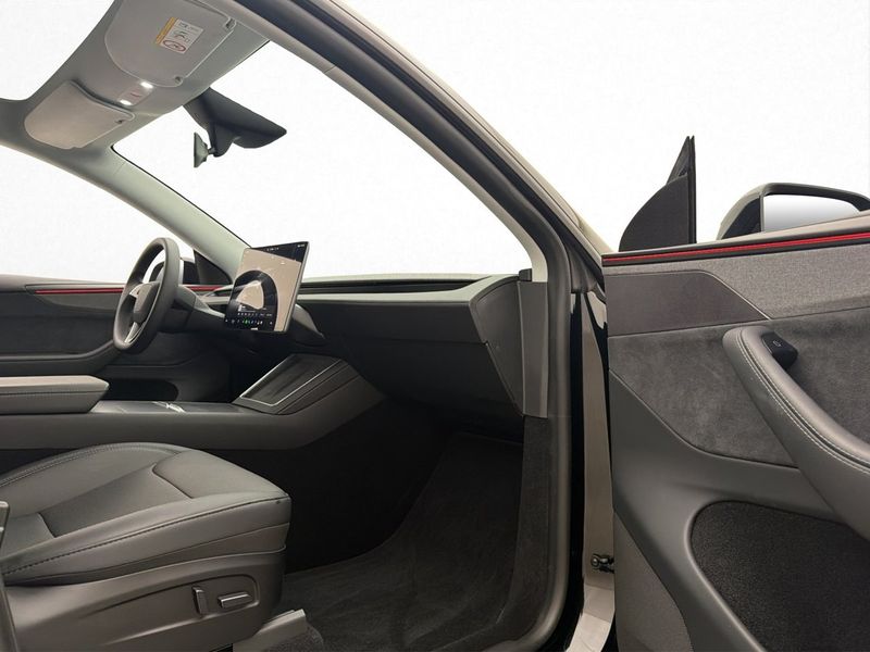 Tesla Model Y bild 16