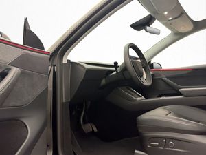 Tesla Model Y bild 25