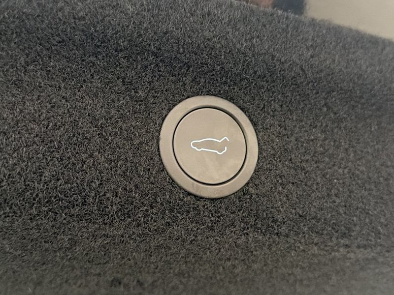 Tesla Model Y bild 19