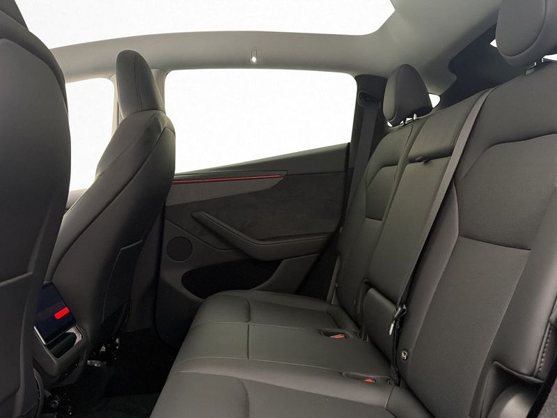 Tesla Model Y bild 21