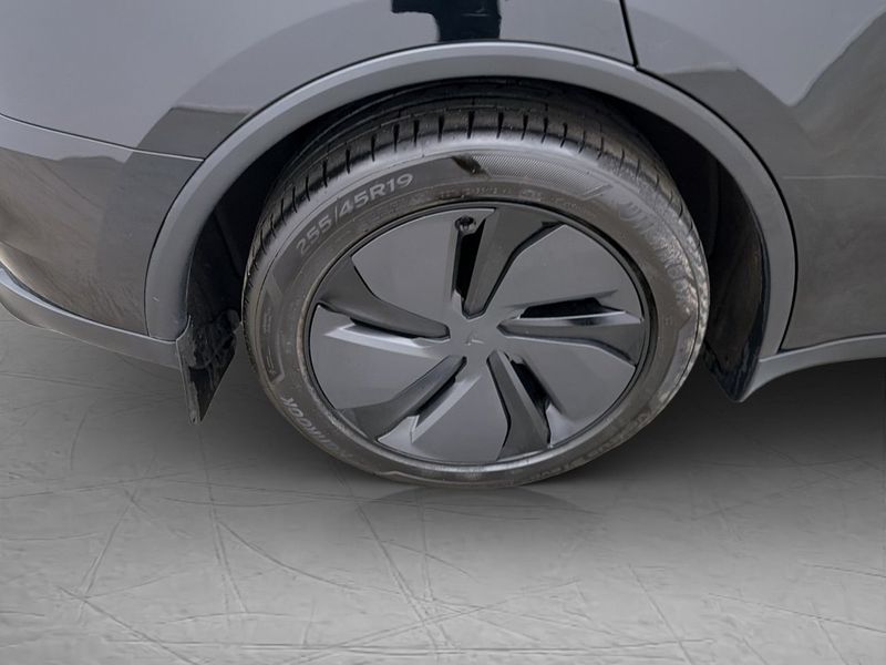 Tesla Model Y bild 13