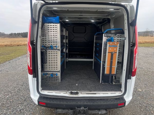 Ford Transit Custom 2.0 EcoBlue / Skåpsinredning / Baklucka / Drag - 2022