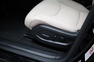 Mazda CX-6e bild 14