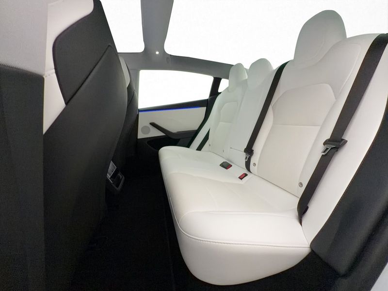Tesla Model 3 bild 27