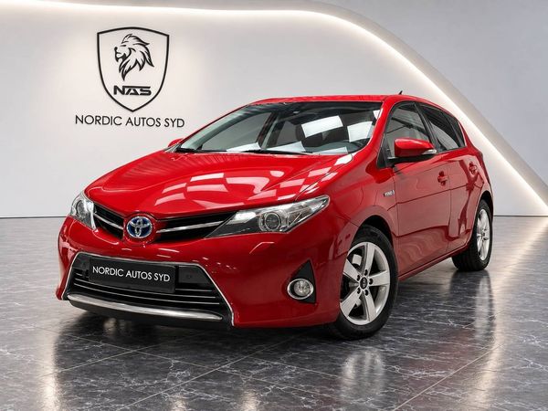 Toyota Auris Hybrid / e-CVT / Executive - 2014