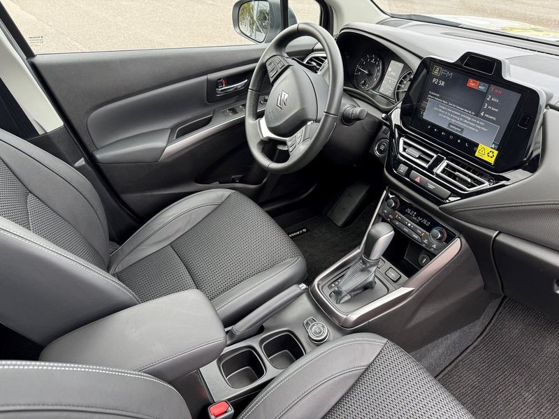 Suzuki S-CROSS bild 4