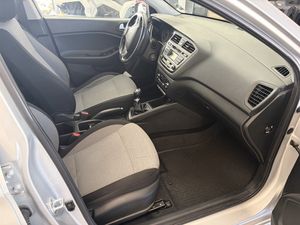 Hyundai i20 bild 8