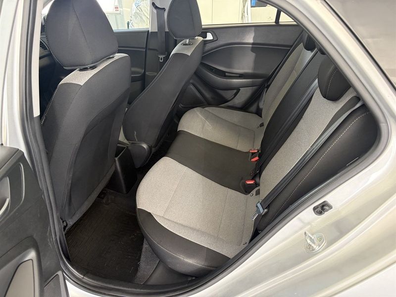 Hyundai i20 bild 6