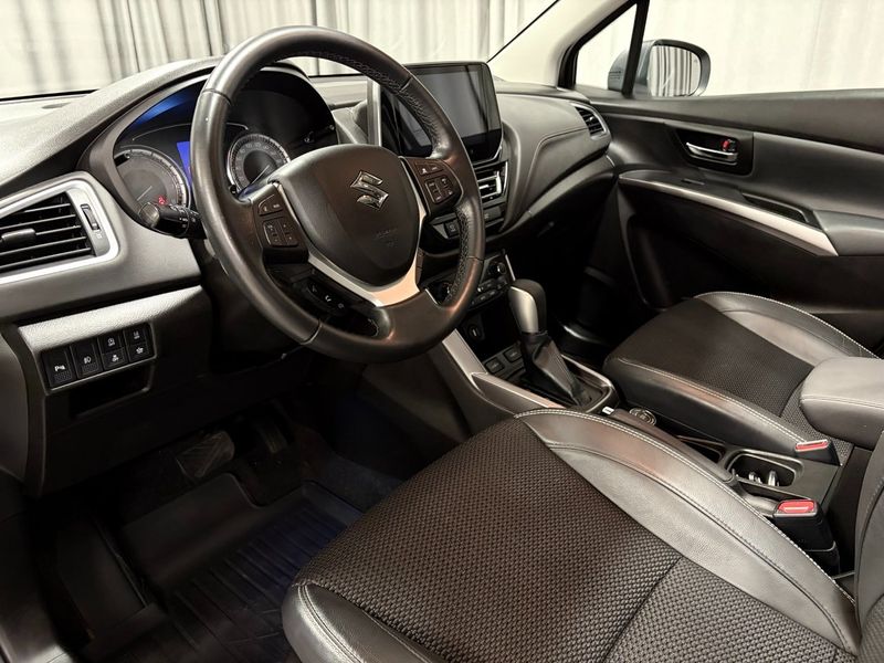 Suzuki S-CROSS bild 8