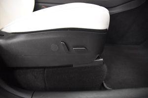 Tesla Model Y bild 15