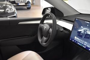 Tesla Model Y bild 8