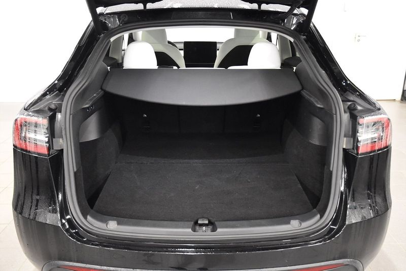Tesla Model Y bild 25