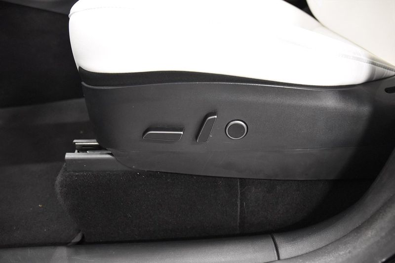 Tesla Model Y bild 16