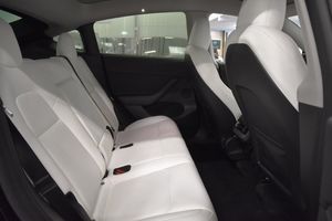 Tesla Model Y bild 13