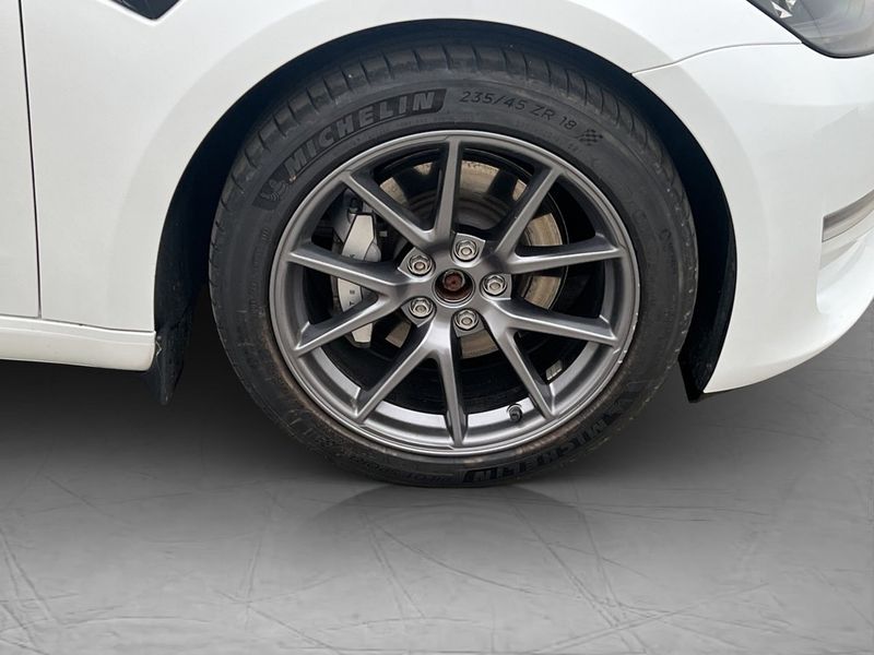 Tesla Model 3 bild 32