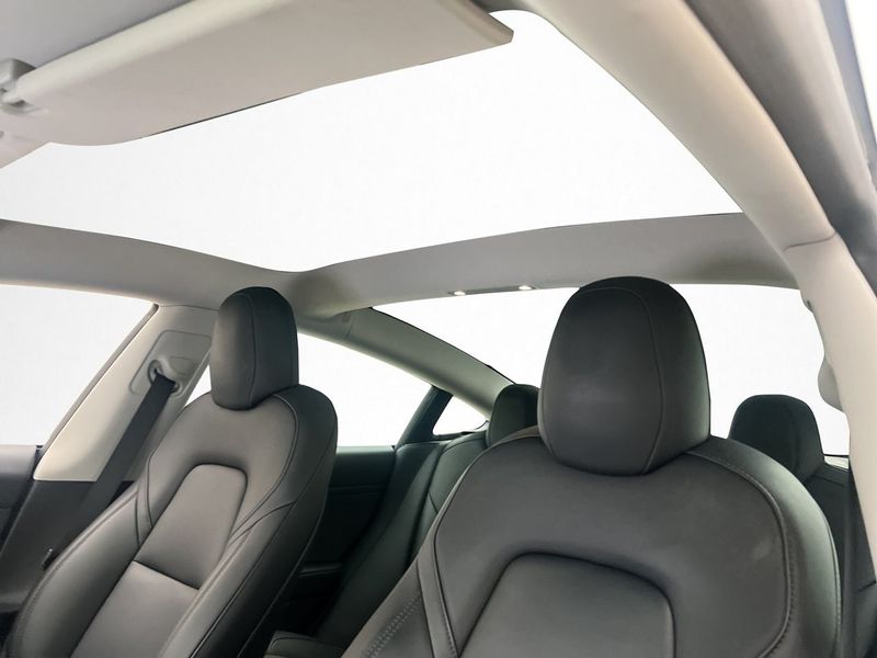 Tesla Model 3 bild 17