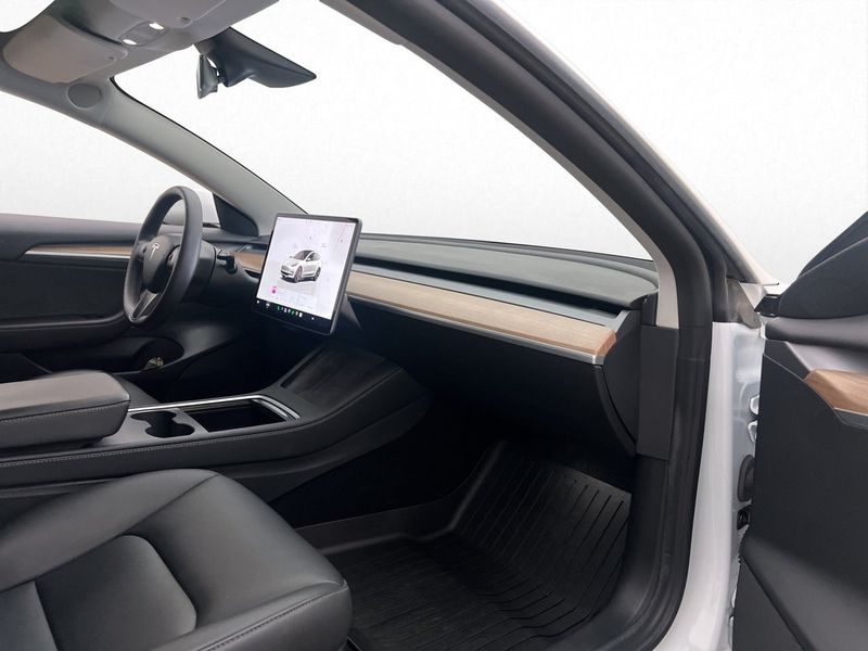 Tesla Model 3 bild 11