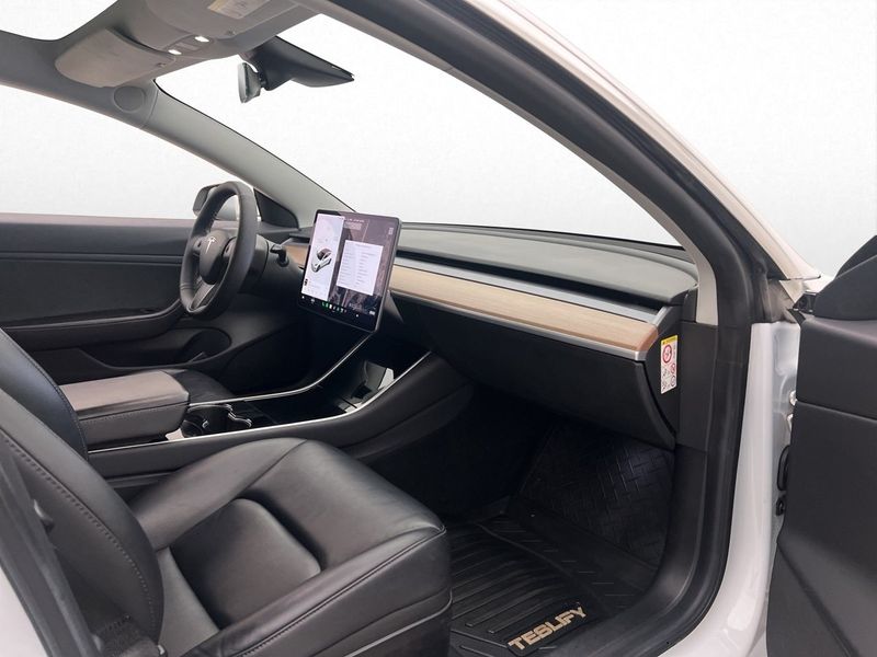Tesla Model 3 bild 27