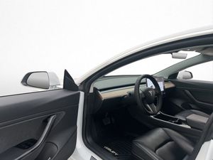 Tesla Model 3 bild 11