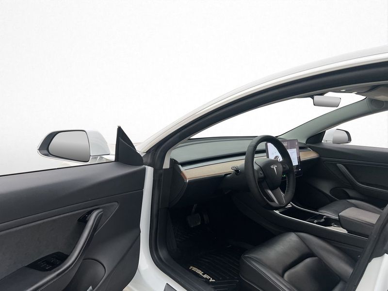 Tesla Model 3 bild 11