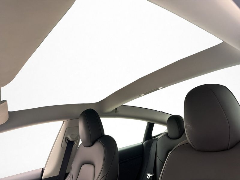 Tesla Model 3 bild 13