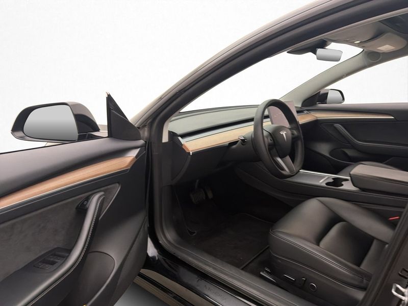 Tesla Model 3 bild 11