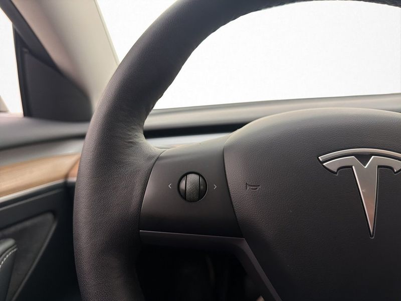 Tesla Model 3 bild 16