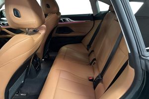 BMW i4 bild 16