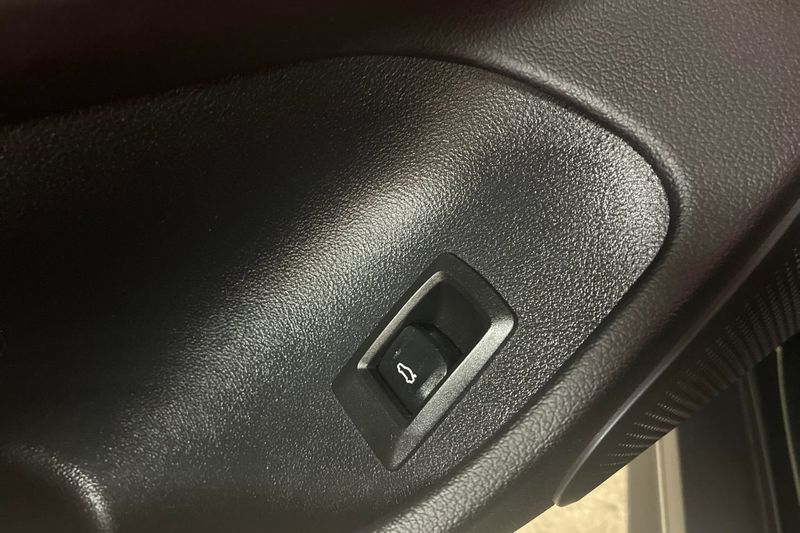 BMW i4 bild 24
