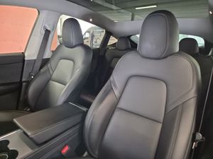 Tesla Model Y bild 12