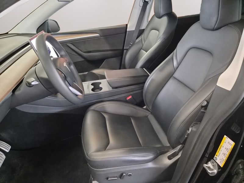 Tesla Model Y bild 9