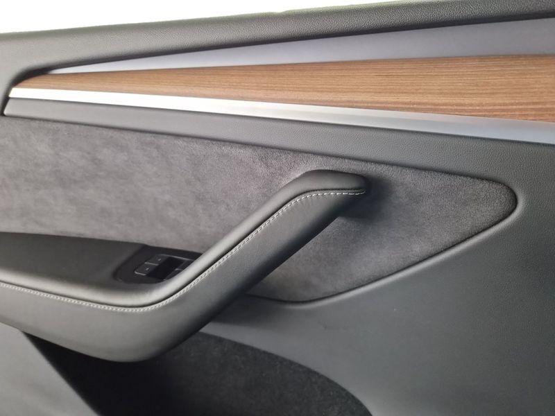 Tesla Model Y bild 17