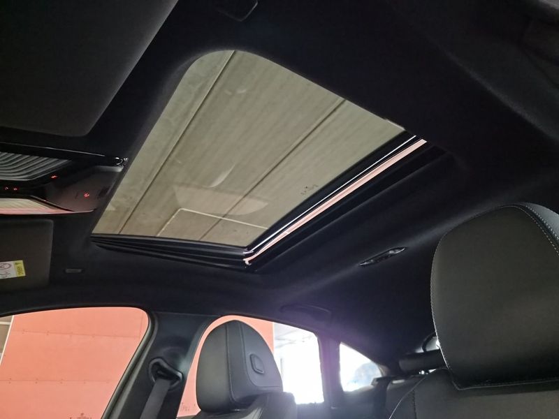BMW i4 bild 16